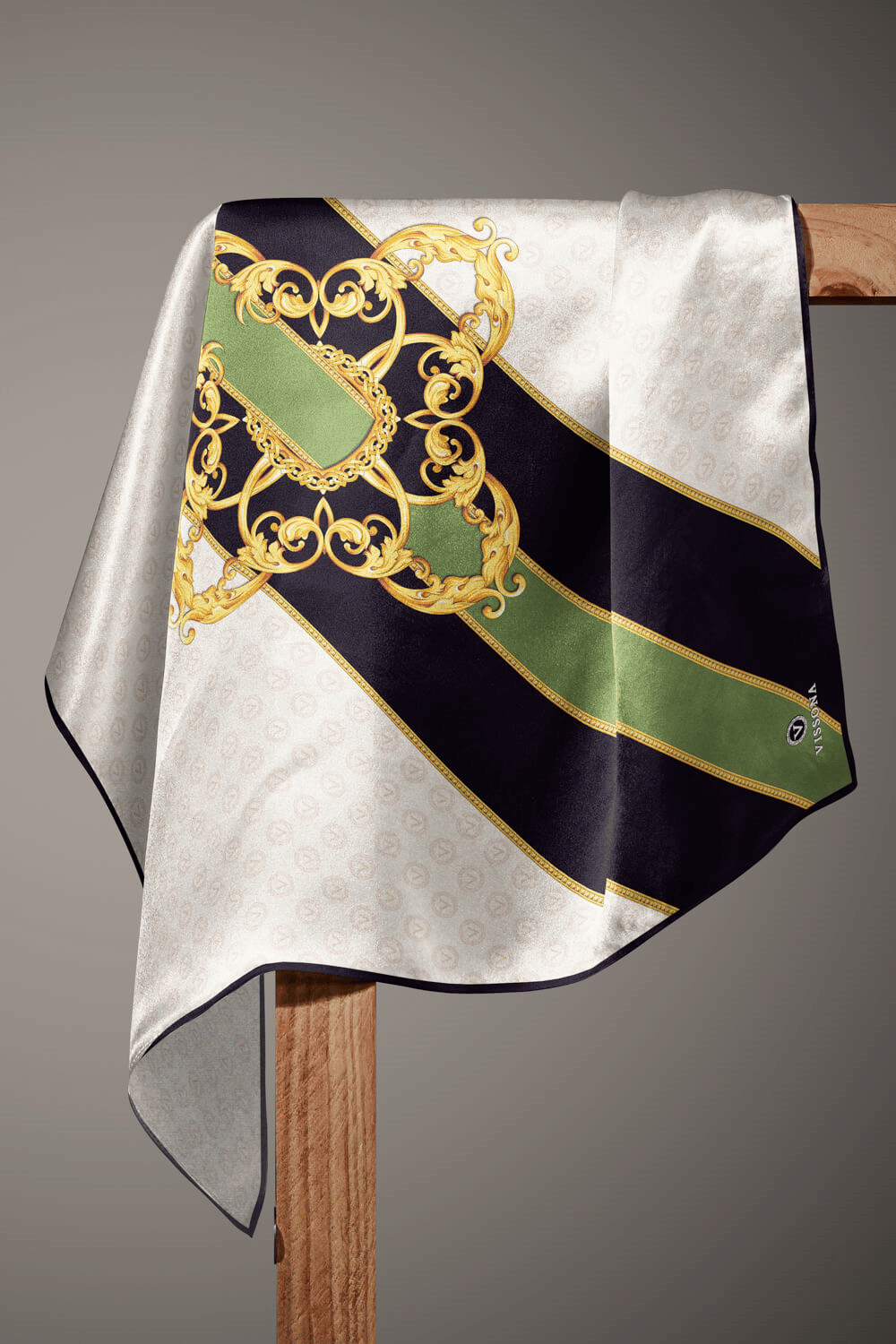 %100 Twill İpek Monogram Ve Barok Desenli Siyah - Haki Renkli 90x90 Eşarp Dikim Şekli : El Dikişi