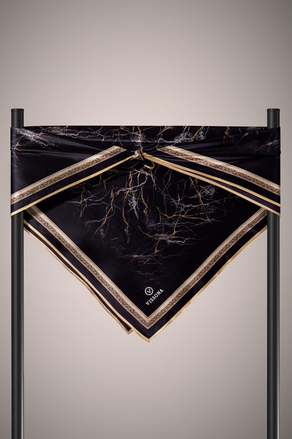 %100 Twill İpek Mermer Desenli Siyah Renkli 90x90 Eşarp Dikim Şekli : El Dikişi