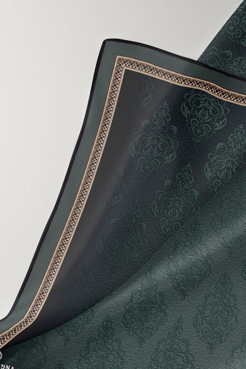 %100 Twill Barok Desenli Zümrüt Yeşili Renkli 90x90 Eşarp Dikim Şekli: El Dikişi
