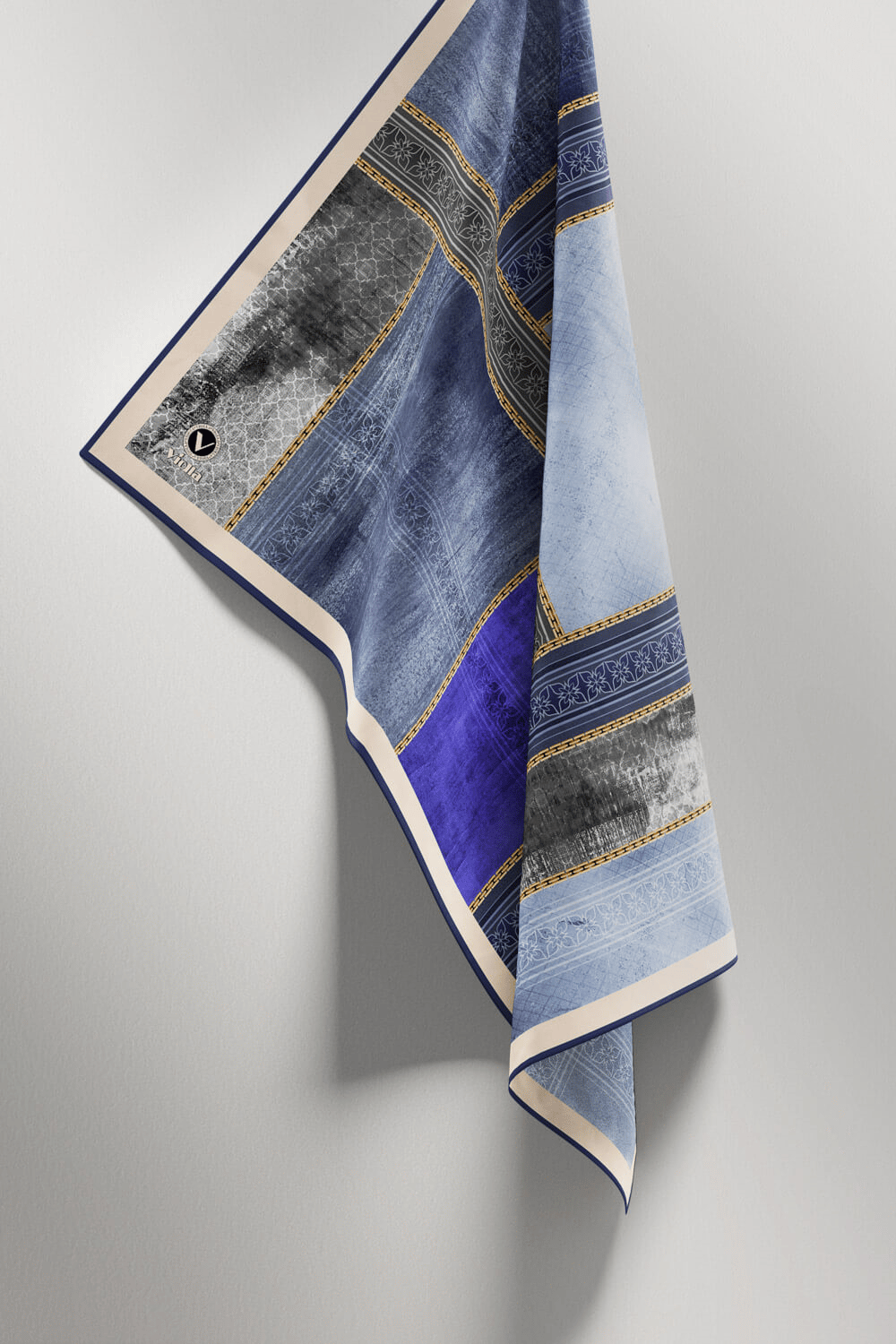 Twill Dokulu Ve Geometrik Desenli Saks Renkli 90x90 Eşarp (İpek İçermez) Dikim Şekli : El Dikişi