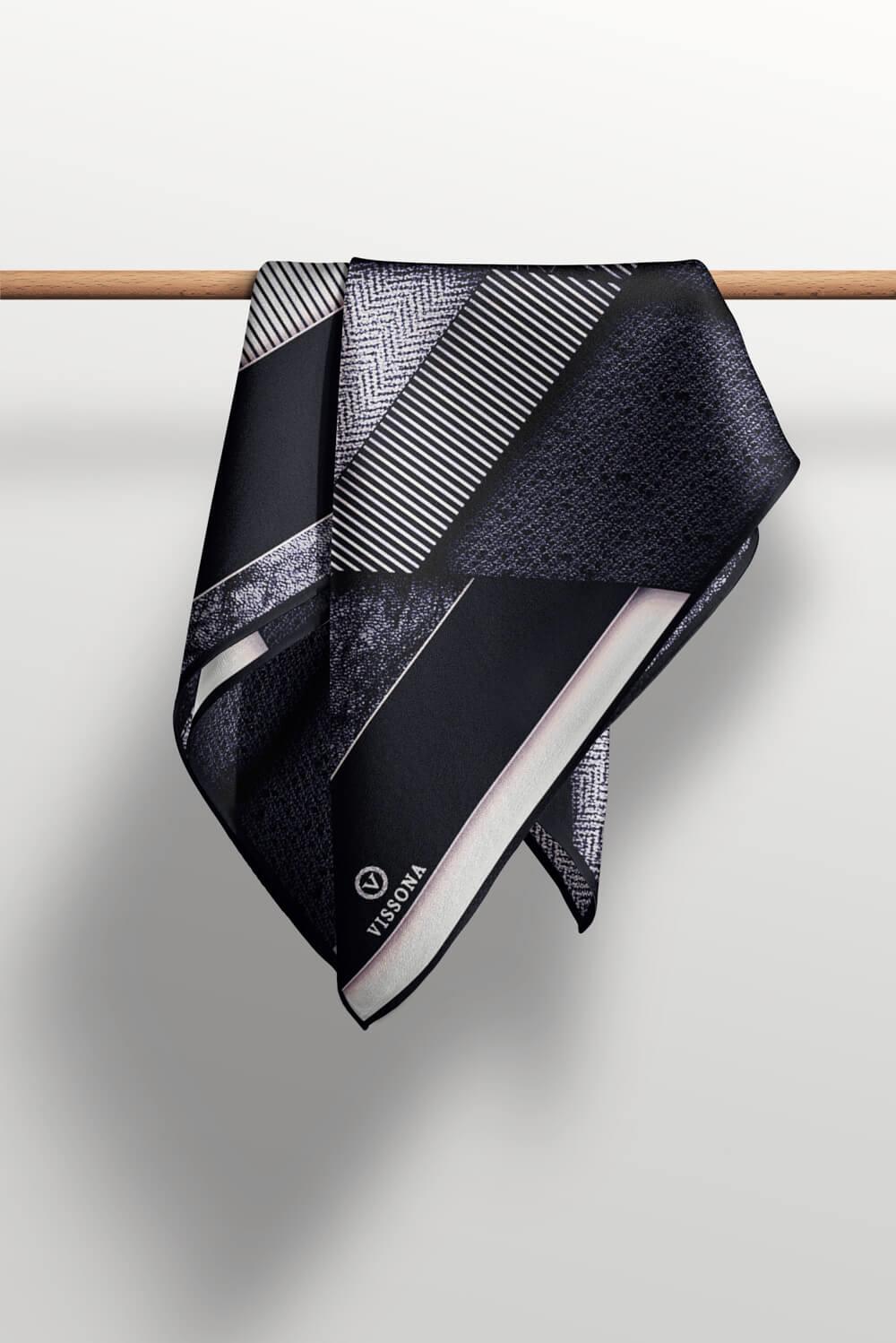%100 Twill İpek Dokulu ve Geometrik Desenli Siyah - Kremi Renkli 90x90 Eşarp Dikim Şekli : El Dikişi