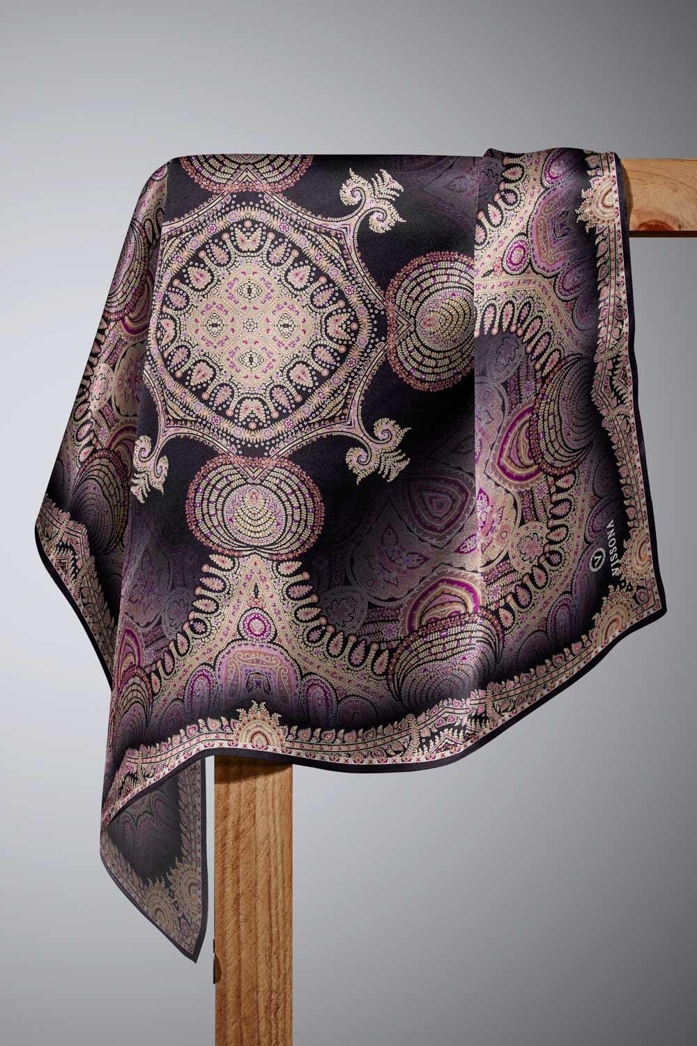 %100 Twill İpek Şal Desenli Siyah Renkli 90x90 Eşarp Dikim Şekli : El Dikişi