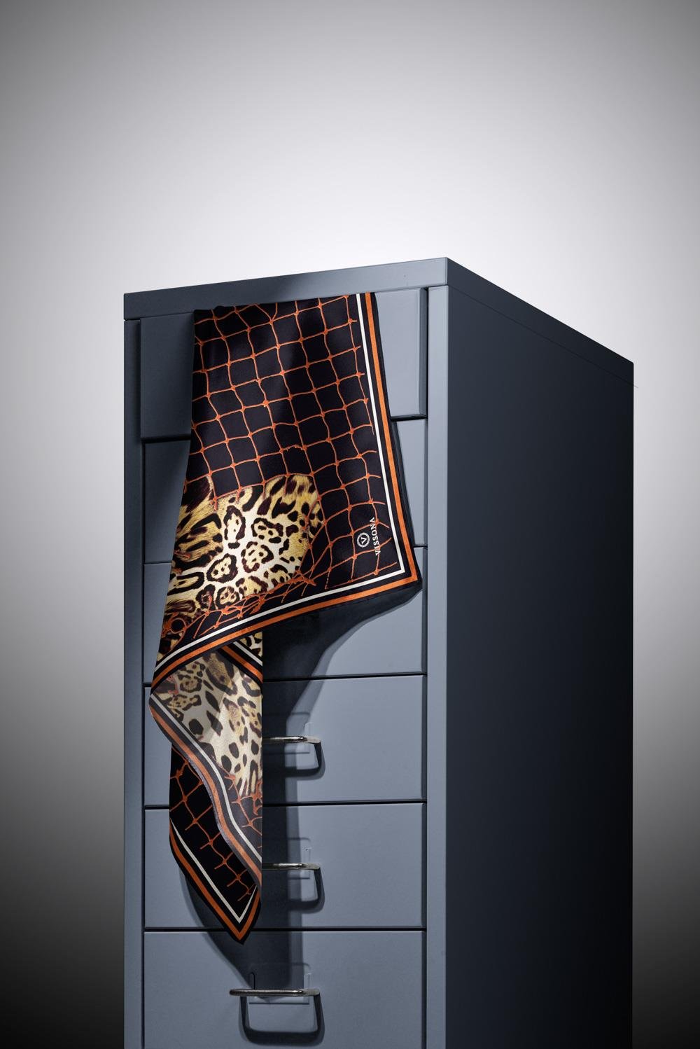 %100 Twill İpek Leopar Desenli Siyah - Taba Renkli 90x90 Eşarp Dikim Şekli : El Dikişi
