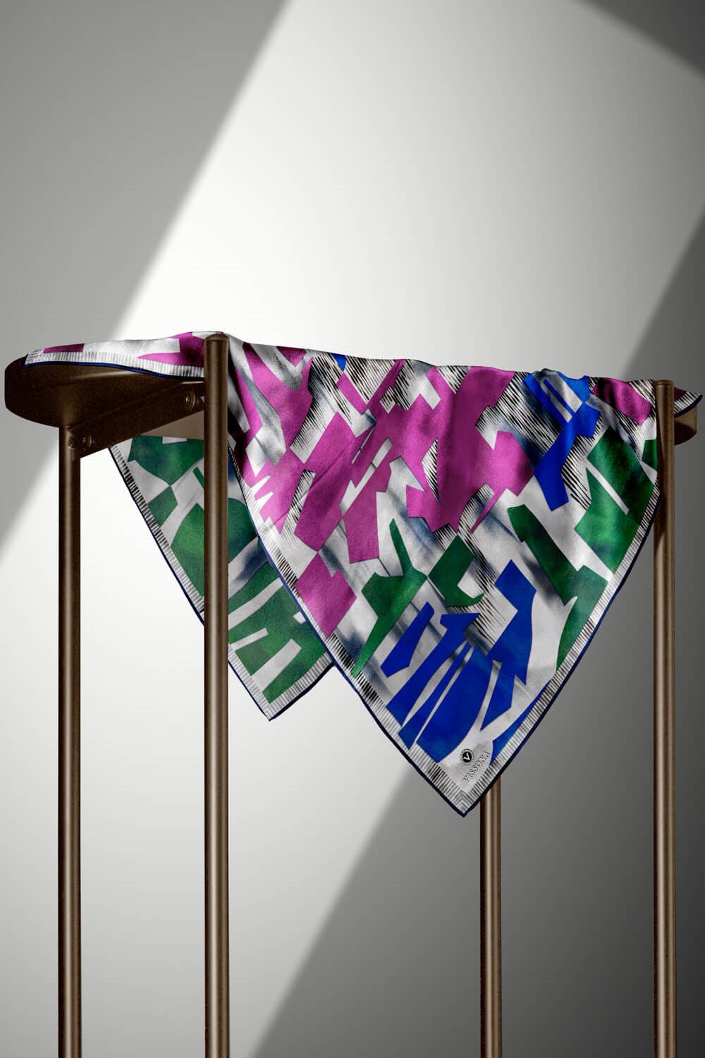 %100 Twill İpek Geometrik Desenli Fuşya - Saks Kabuğu Renkli 90x90 Eşarp Dikim Şekli : El Dikişi