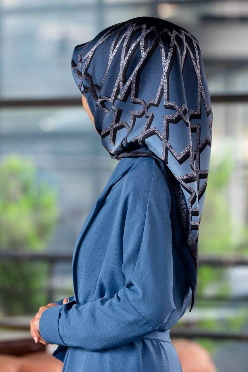 %100 Twill Türk Motifi  Desenli Bebe Mavisi Renkli 90x90 Eşarp Dikim Şekli: El Dikişi