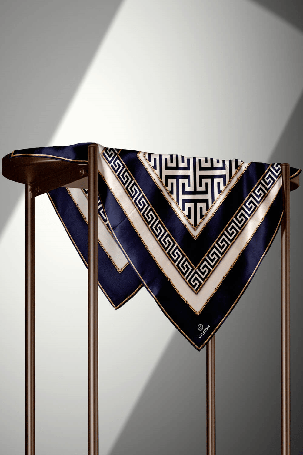 %100 Twill İpek Labirent Ve Geometrik Desenli Lacivert - Krem Renkli 90x90 Eşarp Dikim Şekli : El Dikişi