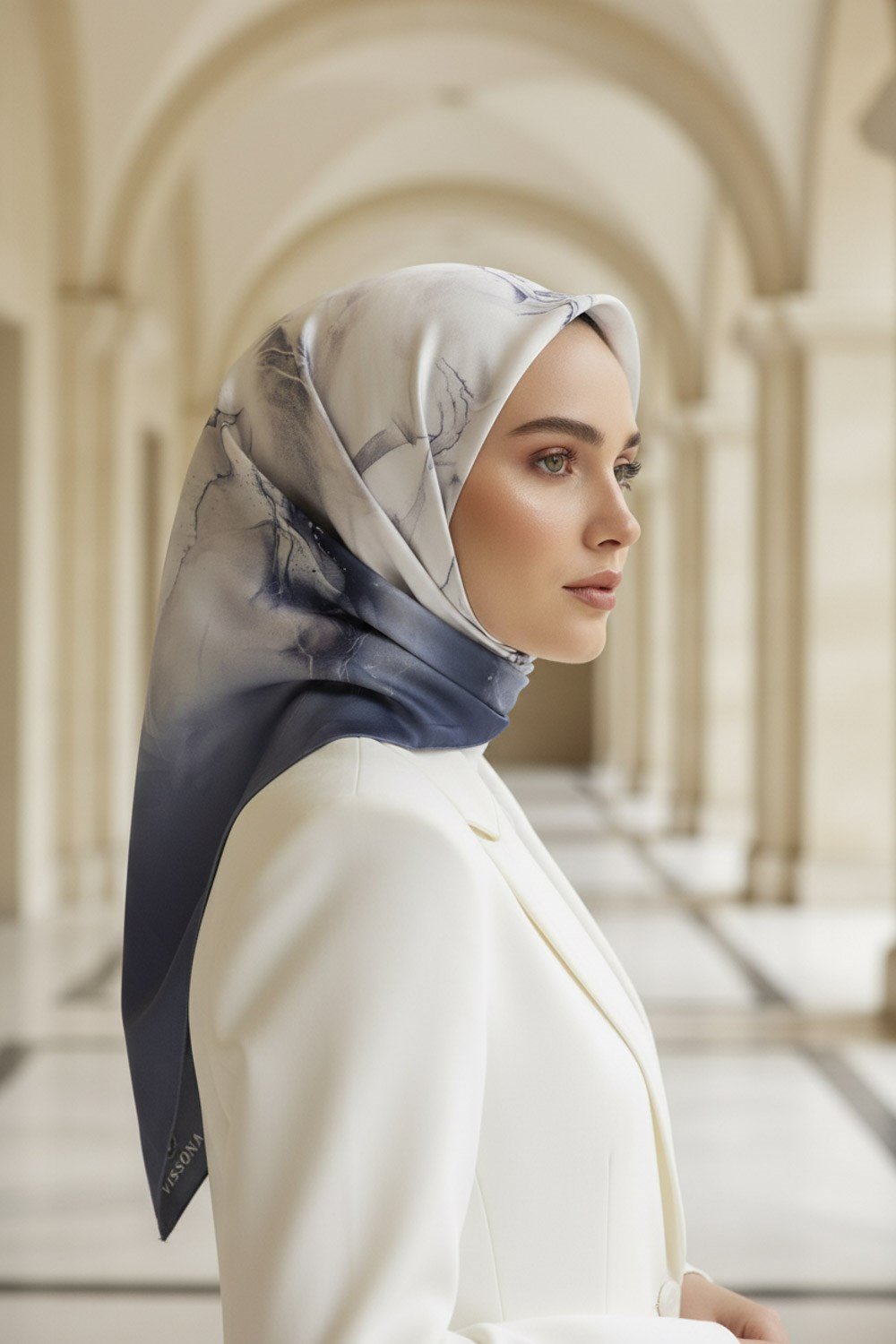 %100 Twill İpek Duman Desenli Krem - Gri Renkli Renkli 90x90 Eşarp Dikim Şekli : El Dikişi