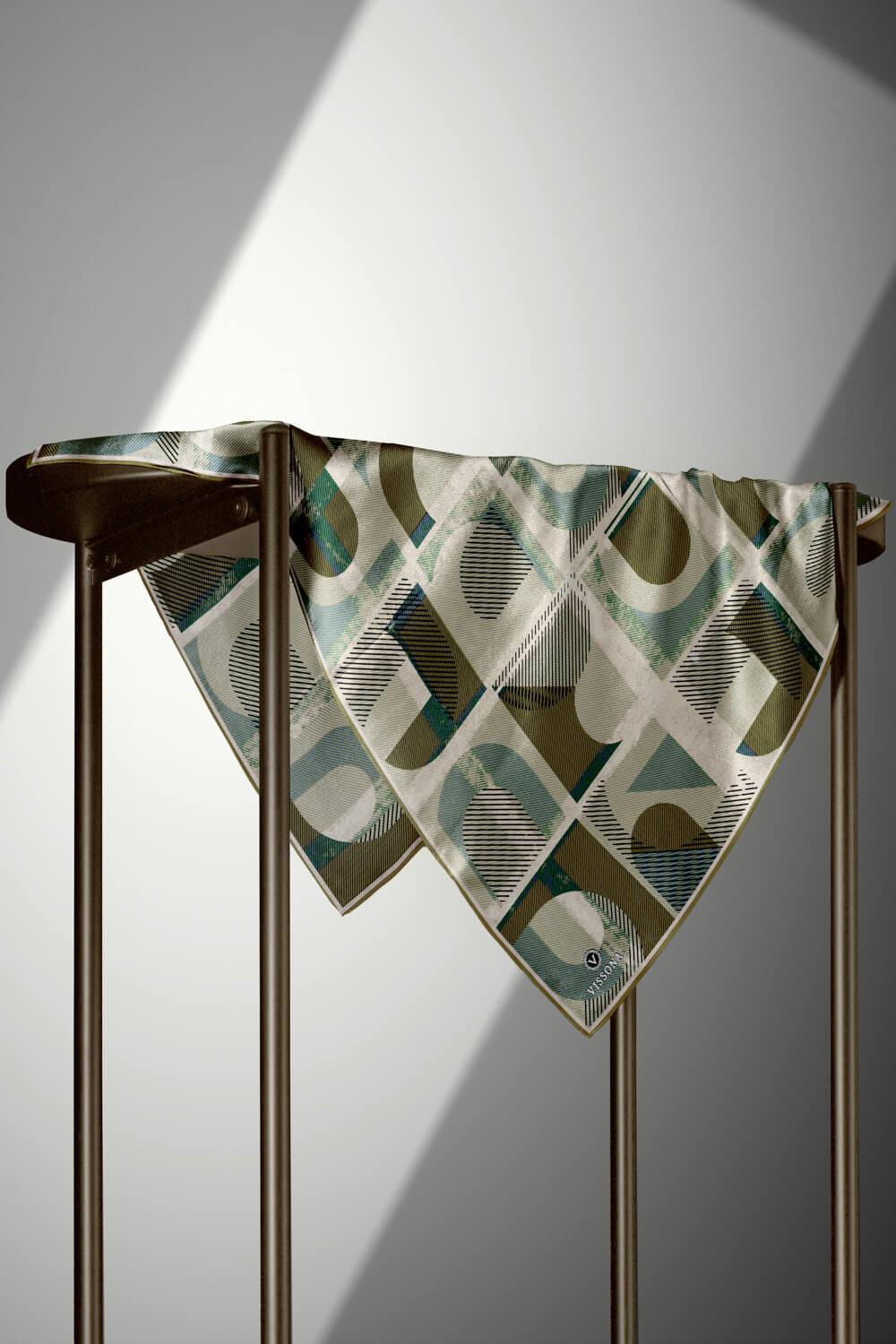 %100 Twill İpek Geometri Desenli Küf Yeşili - Krem Renkli 90x90 Eşarp Kenar Dikiş Şekli El Dikişli