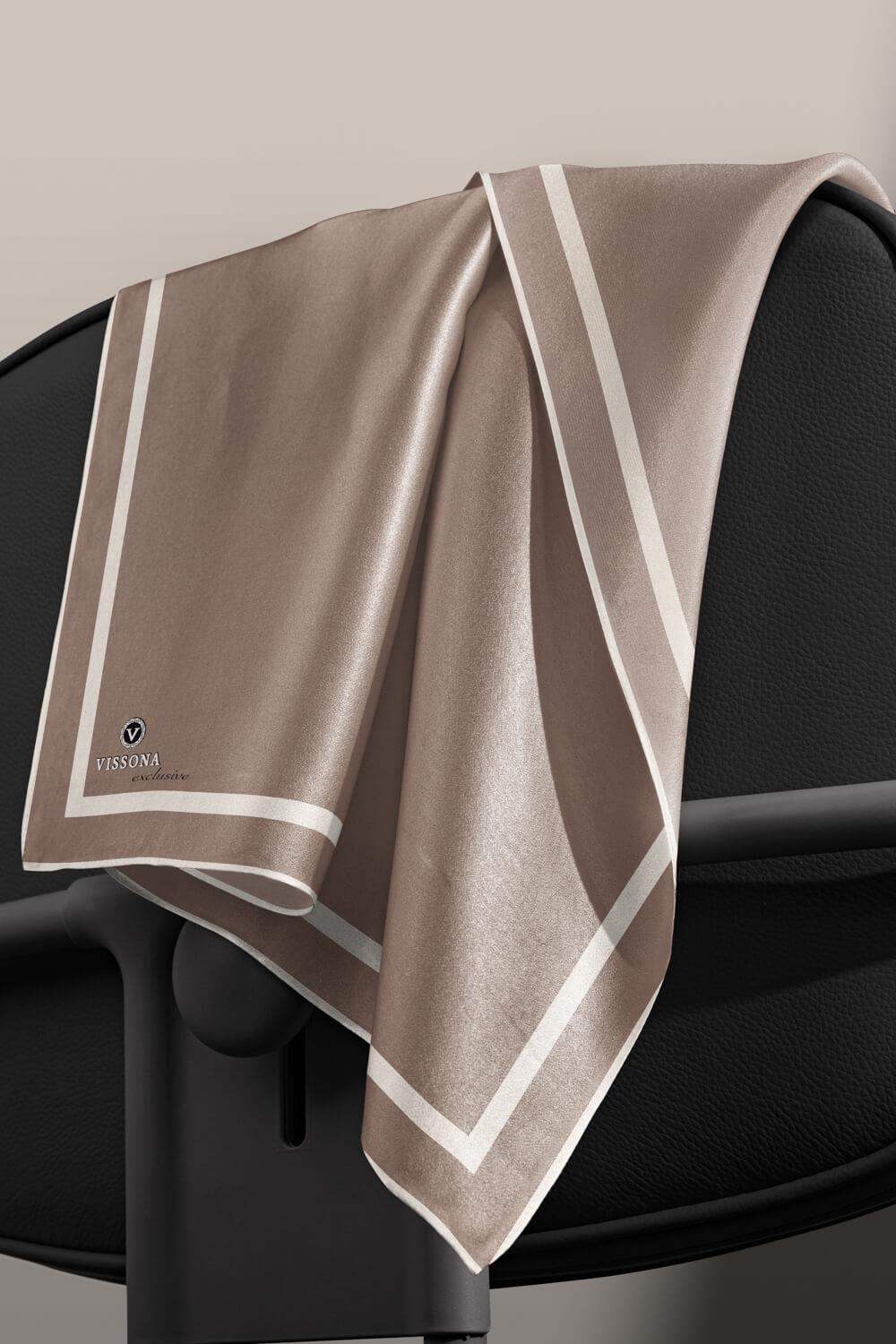 100% Twill İpek Düz Renk Bordür Desenli Taş - Krem Renkli Daha Tok Exclusive Serisi 90x90 Dikim Şekli : El Dikişi Eşarp