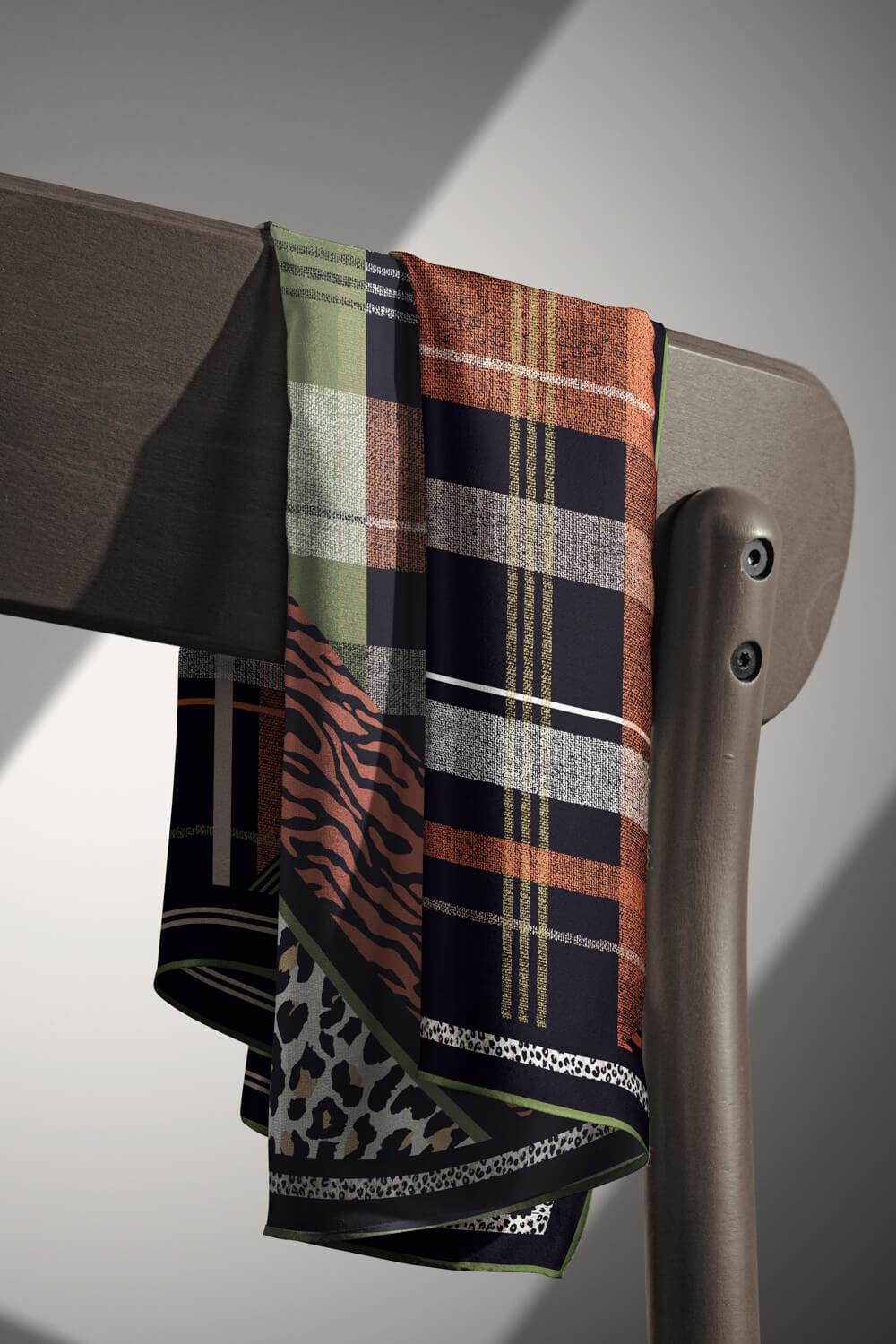 %100 Twill İpek Ekoseli Ve Leopar Desenli Siyah - Haki Renkli 90x90 Eşarp Dikim Şekli : El Dikişi