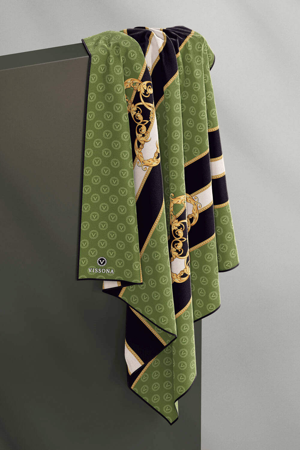 %100 Twill İpek Monogramlı Ve Barok Desenli Haki - Siyah Renkli 90x90 Eşarp Dikim Şekli : El Dikişi