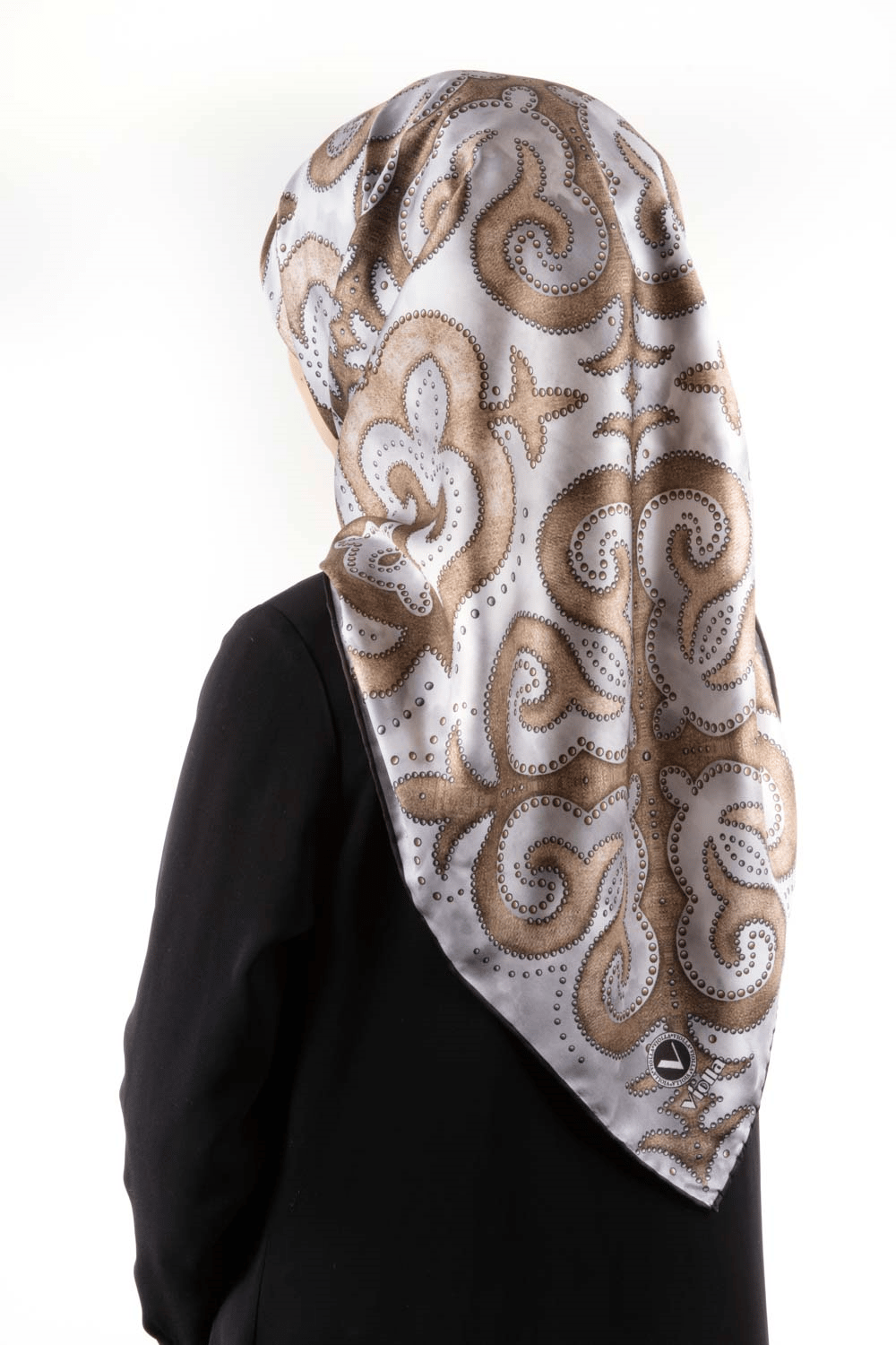 Twill Barok Desenli Gri - Bej Renkli 90x90 Eşarp (İpek İçermez) Kenar Dikiş Şekli El Dikişli