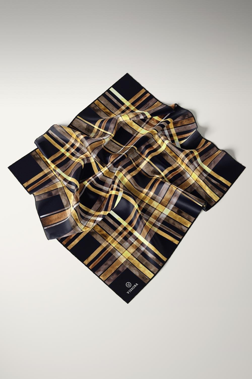 %100 Twill İpek Ekose Desenli Siyah - Gold  Renkli 90x90 Eşarp Kenar Dikiş Şekli El Dikişli