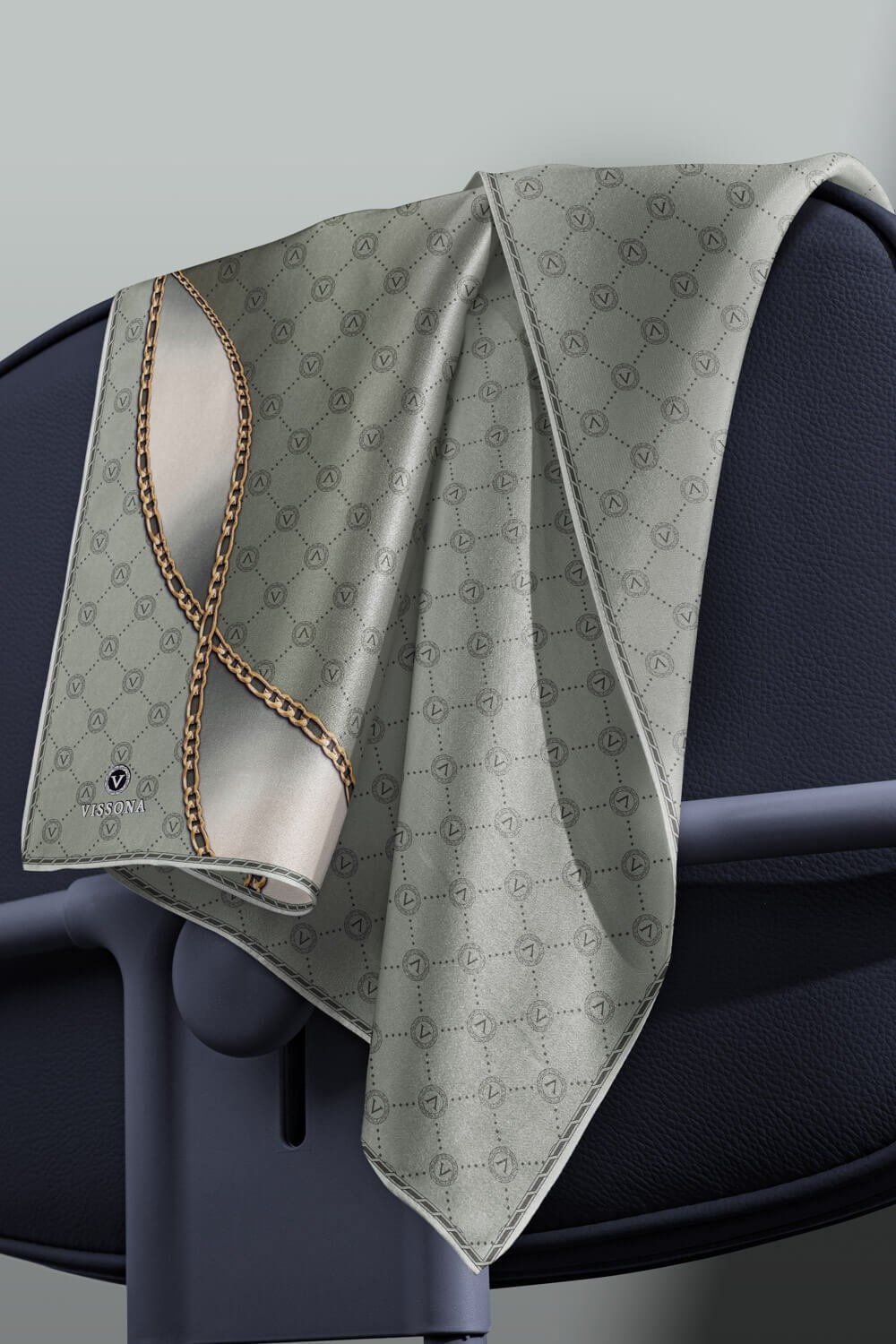 %100 Twill İpek Zincirli Ve Monogram Desenli Çağla Renkli 90x90 Eşarp Dikim Şekli : El Dikişi
