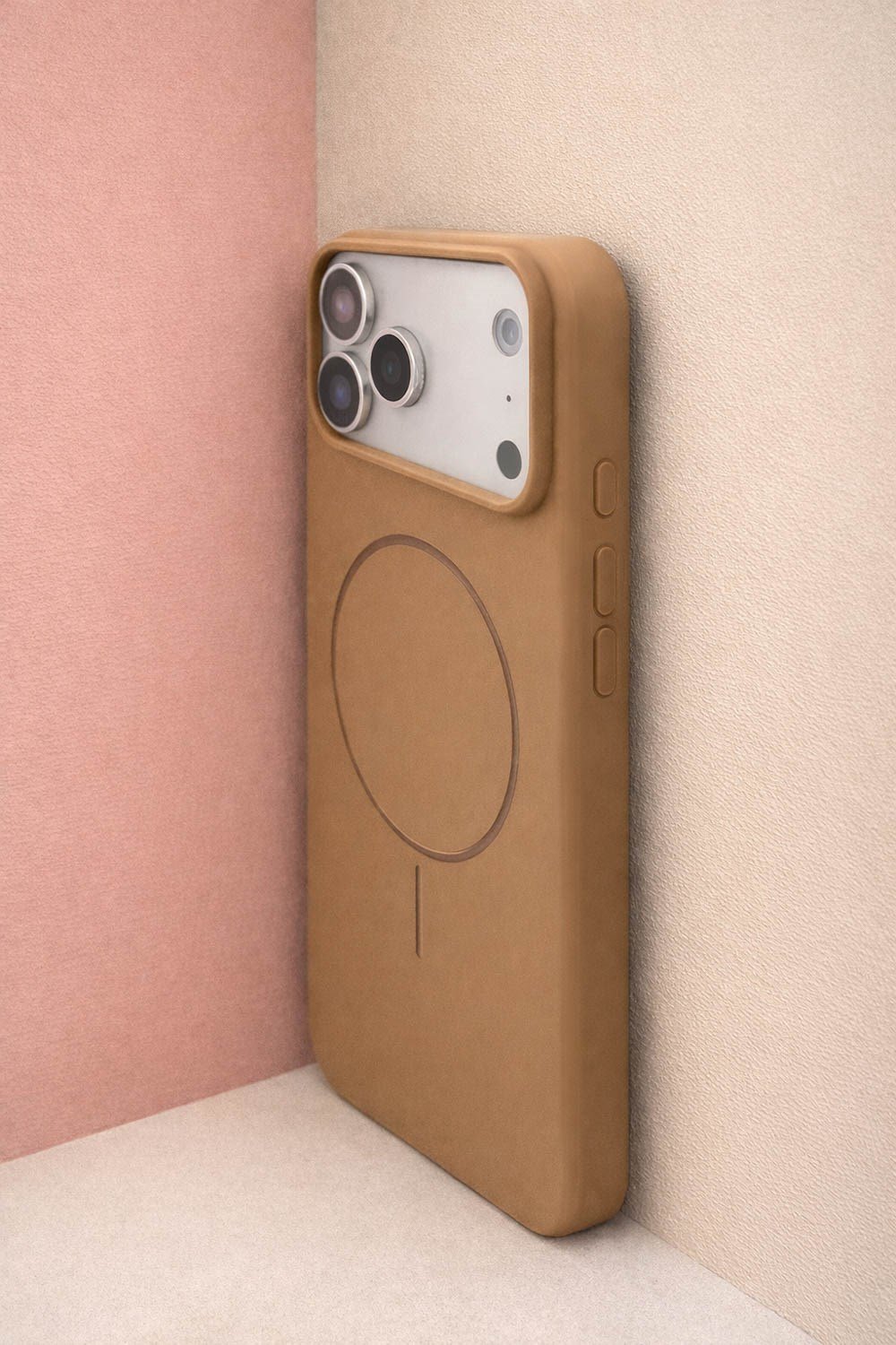 iPhone 17 Pro Uyumlu İçi Kadife Magsafe Wireless Şarj Özellikli Camel Renkli Telefon Kılıfı