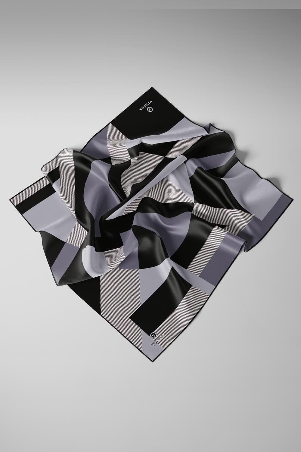 %100 Twill İpek Geometrik Çizgi Desenli Siyah - Gri Renkli 90x90 Eşarp Kenar Dikiş Şekli El Dikişli