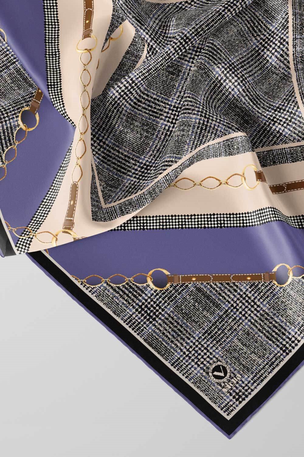 Twill Kemer ve Zincir Detaylı Ekose Desenli İndigo Renkli 90x90 Eşarp (İpek İçermez) Kenar Dikiş Şekli El Dikişli