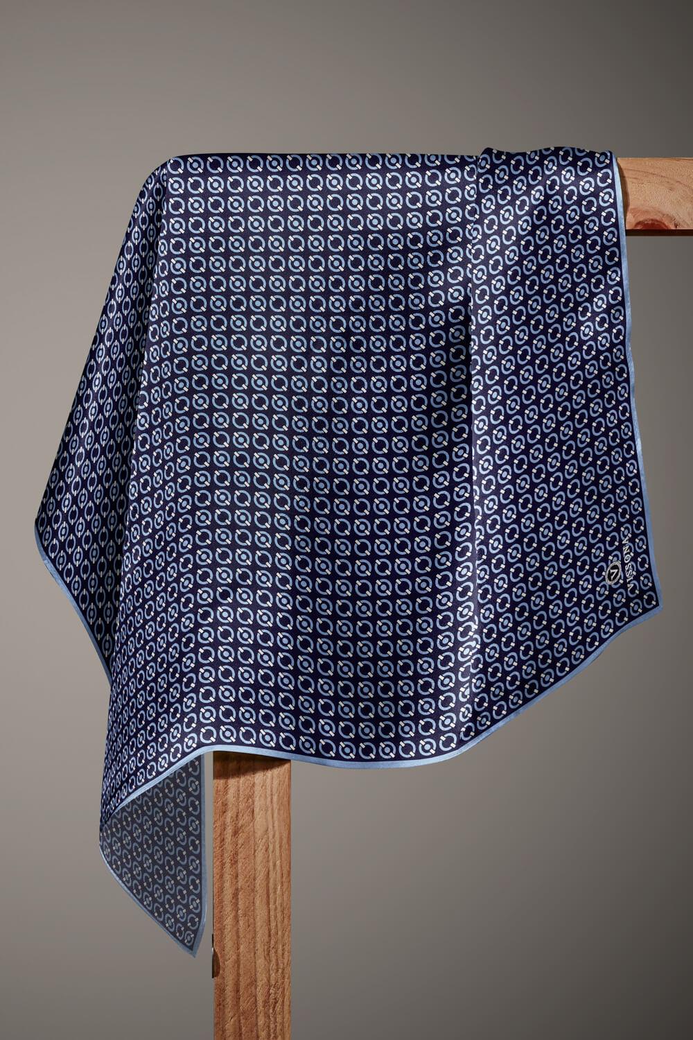%100 Twill İpek Zincir Desenli Lacivert - İndigo Renkli 90x90 Eşarp Kenar Dikiş Şekli El Dikişli