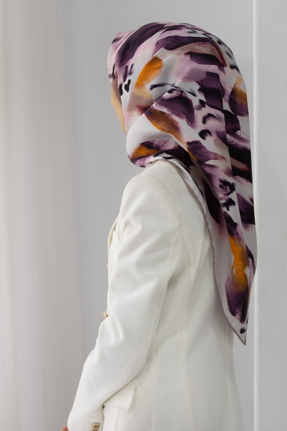 %100 Twill İpek Batik Desenli Mürdüm - Turuncu Renkli 90x90 Eşarp Dikim Şekli : El Dikişi