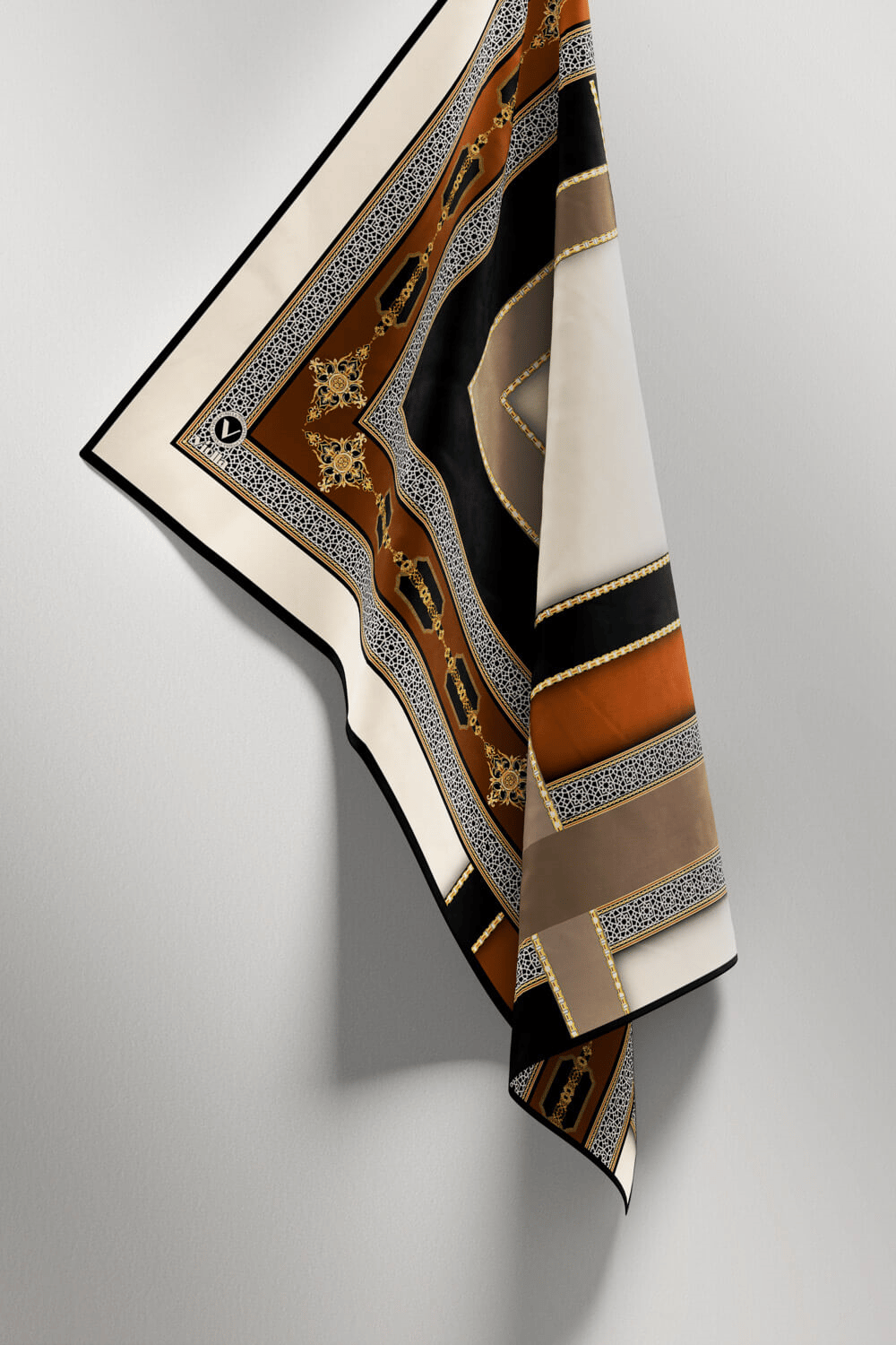 Twill Gold Detaylı ve Antik Motif Desenli Taba - Bej Renkli 90x90 Eşarp (İpek İçermez) Kenar Dikiş Şekli El Dikişli