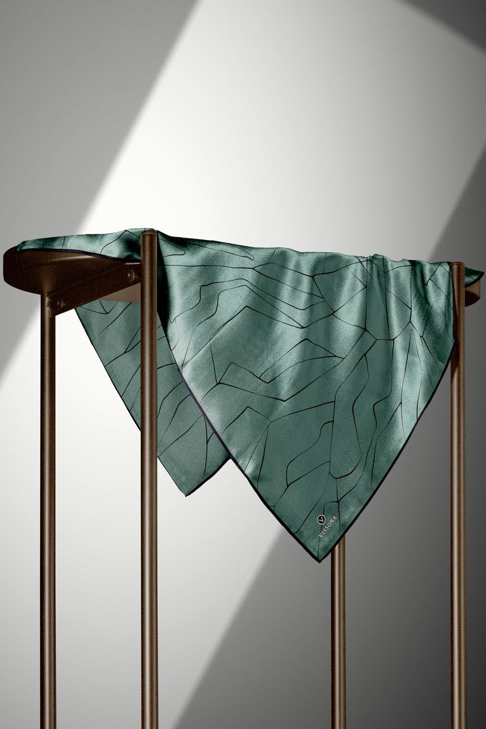 %100 Twill İpek Çizgi Desenli Mint Yeşili - Siyah Renkli 90x90 Eşarp Dikim Şekli : El Dikişi