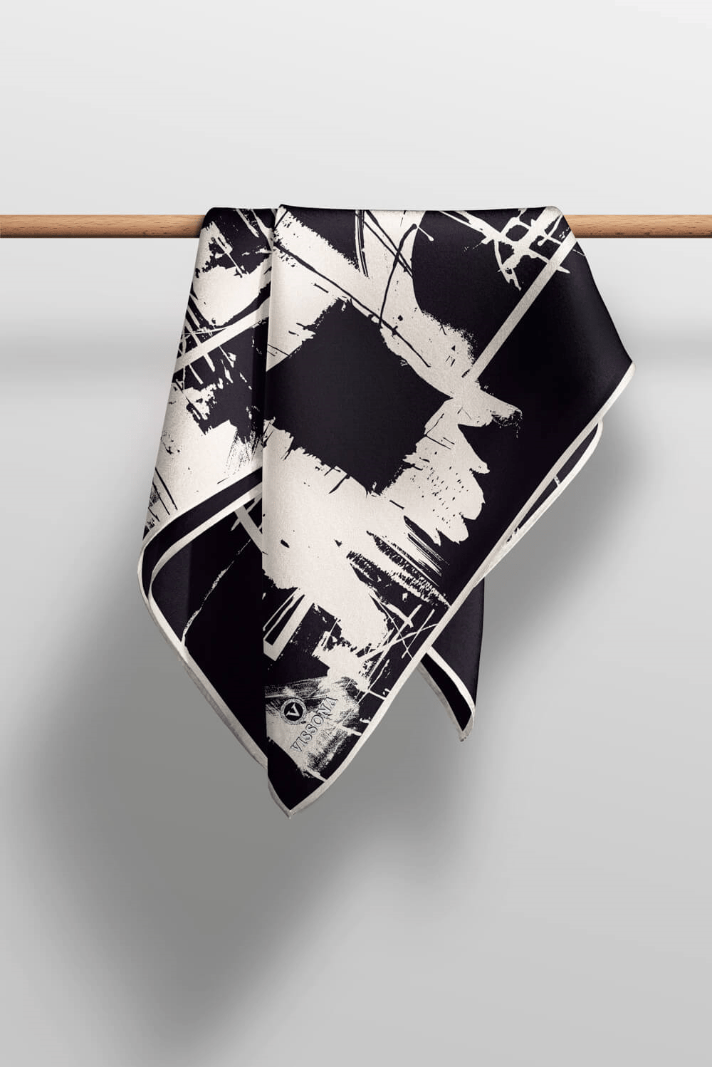 % 57 İPEK % 43 VİSKON Twill İpek Geometrik Desenli Siyah - Krem Renkli 90x90 Eşarp Dikim Şekli : El Dikişi