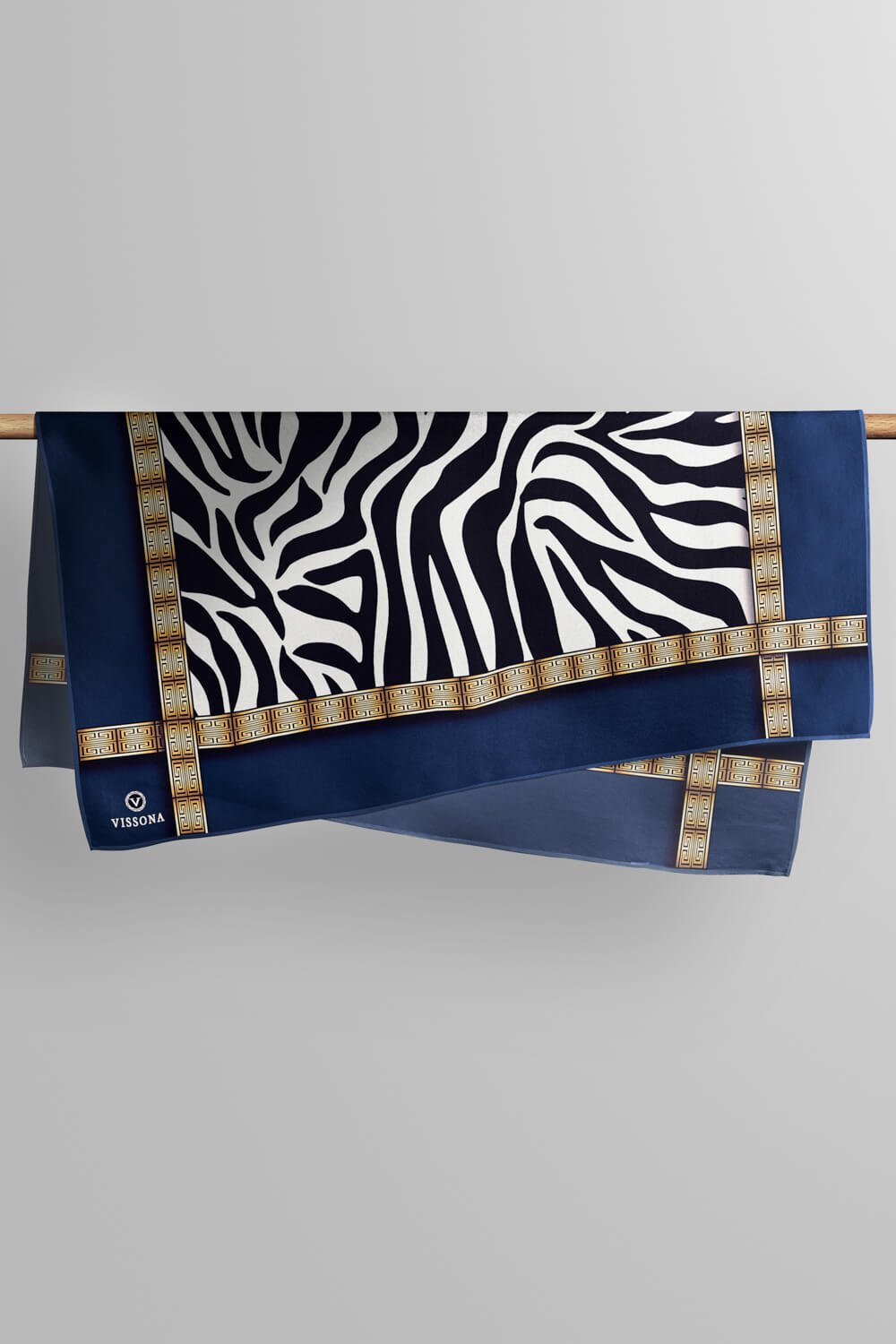 % 57 İPEK % 43 VİSKON Twill İpek Zebra Desenli Lacivert - Gold Renkli 90x90 Eşarp Dikim Şekli : El Dikişi