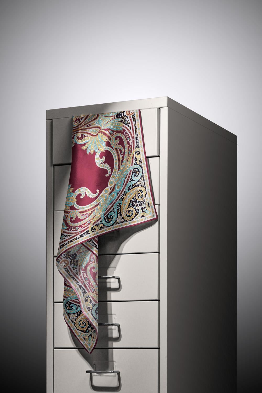 %100 Twill İpek Şal Desenli Bordo Renkli 90x90 Eşarp Dikim Şekli : El Dikişi
