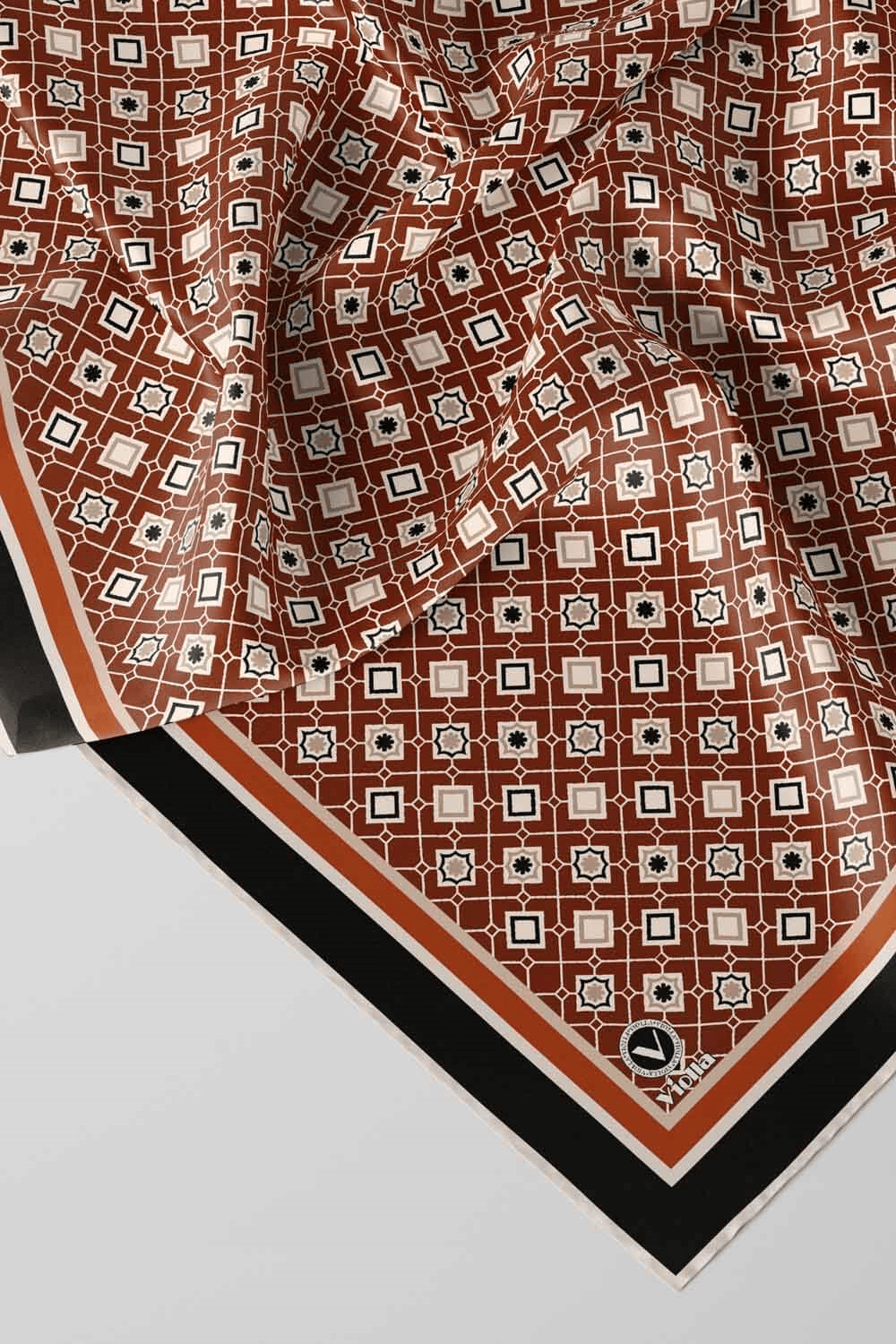 Twill Geometrik Desenli Taba Renkli 90x90 Eşarp (İpek İçermez) Dikim Şekli : El Dikişi