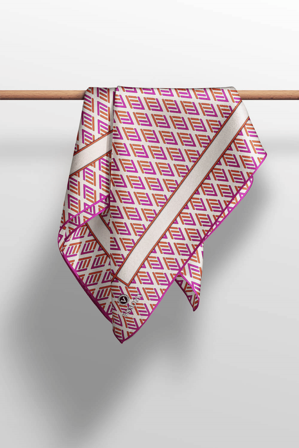 % 57 İPEK % 43 VİSKON Twill İpek Geometrik Desenli Fuşya - Turuncu Renkli 90x90 Eşarp Dikim Şekli : El Dikişi
