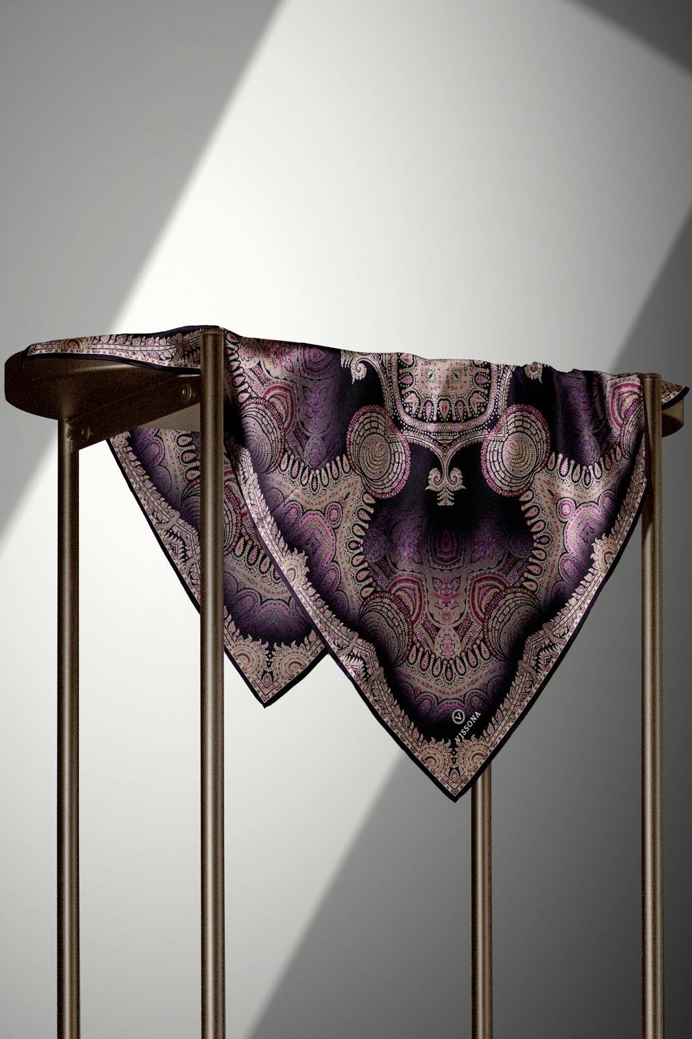 %100 Twill İpek Şal Desenli Siyah Renkli 90x90 Eşarp Dikim Şekli : El Dikişi