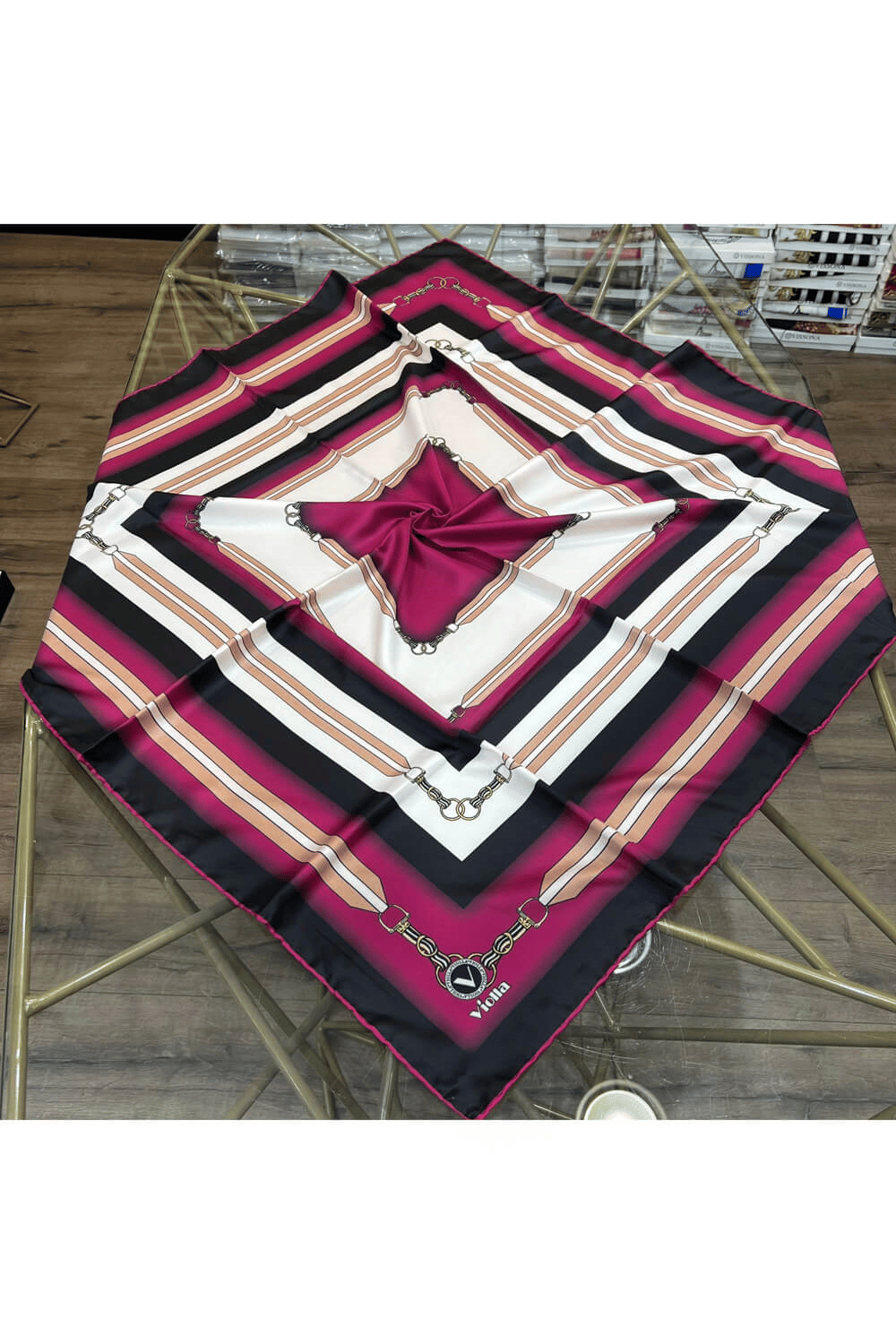 Twill Kemer Desenli Mürdüm Renkli 90x90 Eşarp (İpek İçermez) Dikim Şekli : El Dikişi