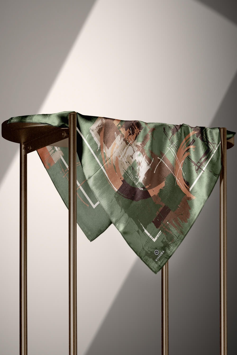 %57 İPEK %43 VİSKON Twill İpek Geometrik Desenli Çağla Yeşili - Bakır Renkli 90x90 Eşarp Dikim Şekli : El Dikişi