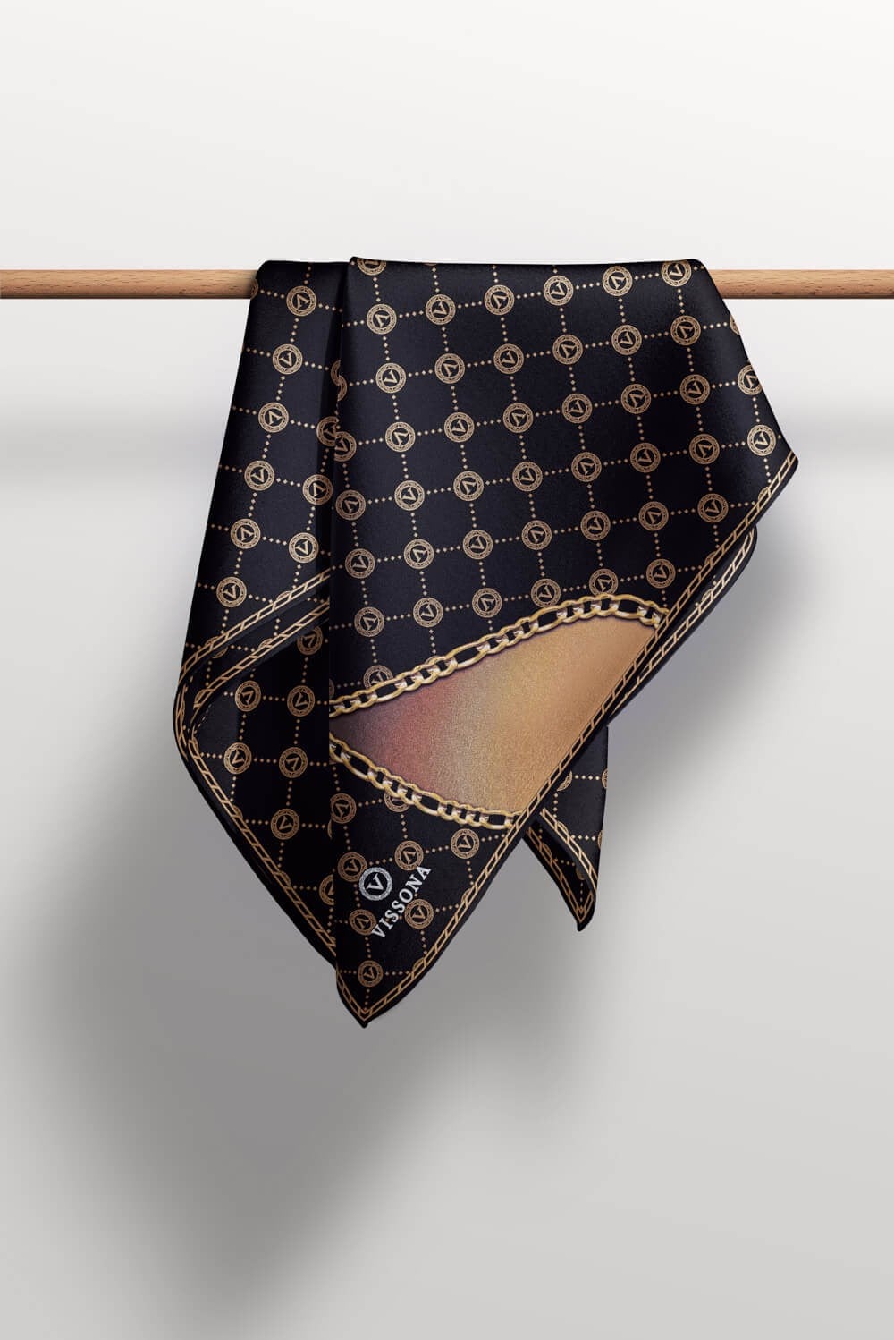 %100 Twill İpek Zincirli Ve Monogram Desenli Siyah - Gold Renkli 90x90 Eşarp Dikim Şekli : El Dikişi