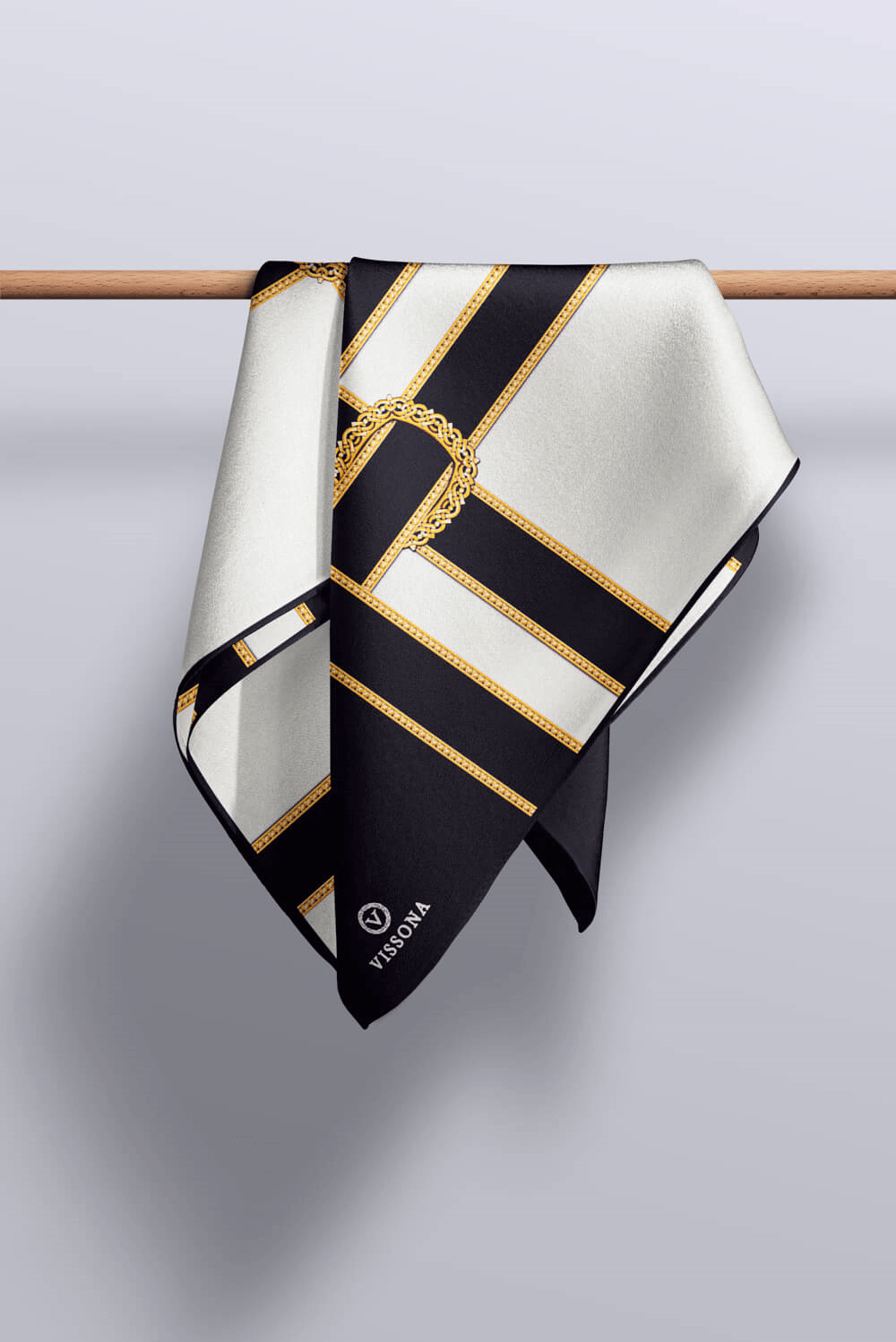 % 57 İPEK % 43 VİSKON Twill İpek Geometrik Desenli Siyah - Krem Renkli 90x90 Eşarp Dikim Şekli : El Dikişi