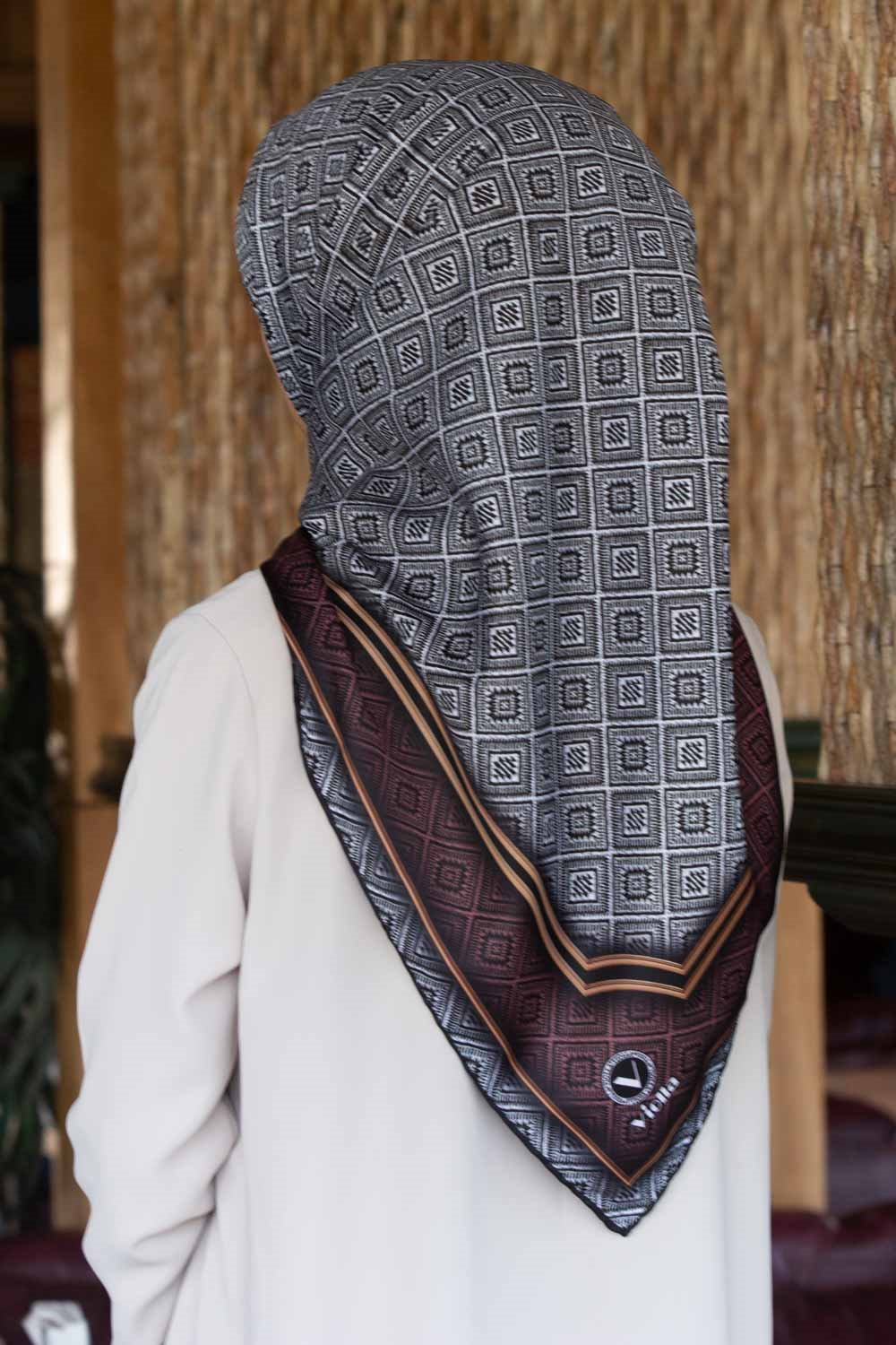 Twill Geometrik Çıtır Desenli Gül Kurusu Renkli 90x90 Eşarp (İpek İçermez) Kenar Dikiş Şekli El Dikişli