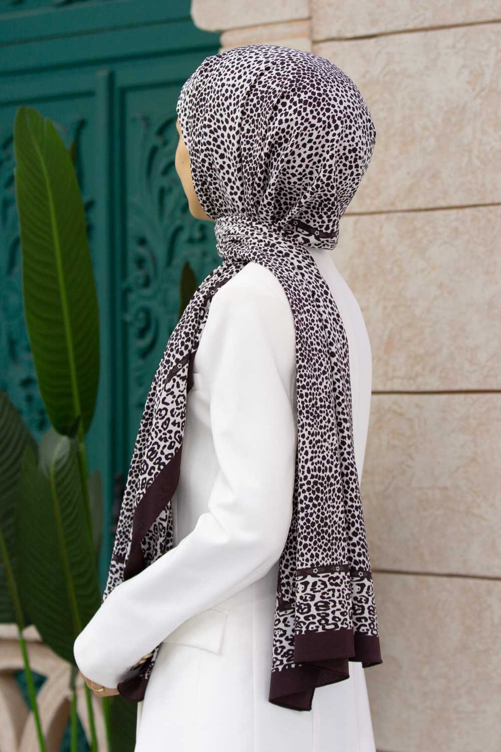 LÜKS MEDİNE İPEĞİ LEOPAR DESENLİ KAHVERENGİ RENKLİ 75X195 KIRIŞMAZ ŞAL MOSS KREP DİKİŞ TİPİ İTALYAN DİKİŞLİ
