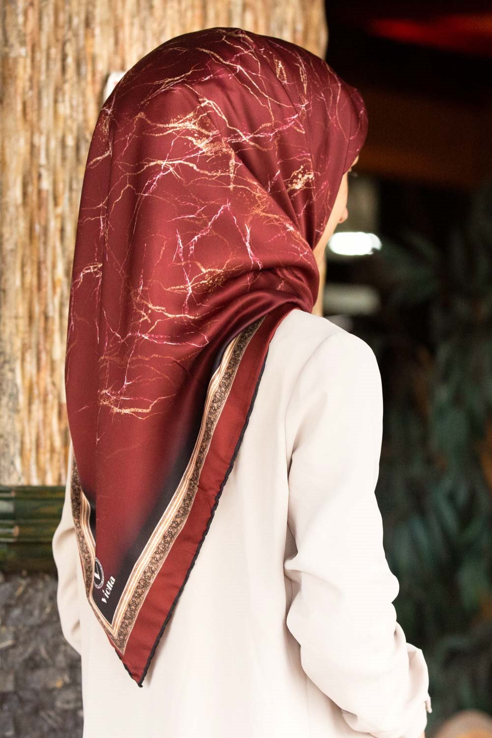 Twill Barok Çerçeveli Mermer Desenli Bordo Renkli 90x90 Eşarp (İpek İçermez) Kenar Dikiş Şekli El Dikişli