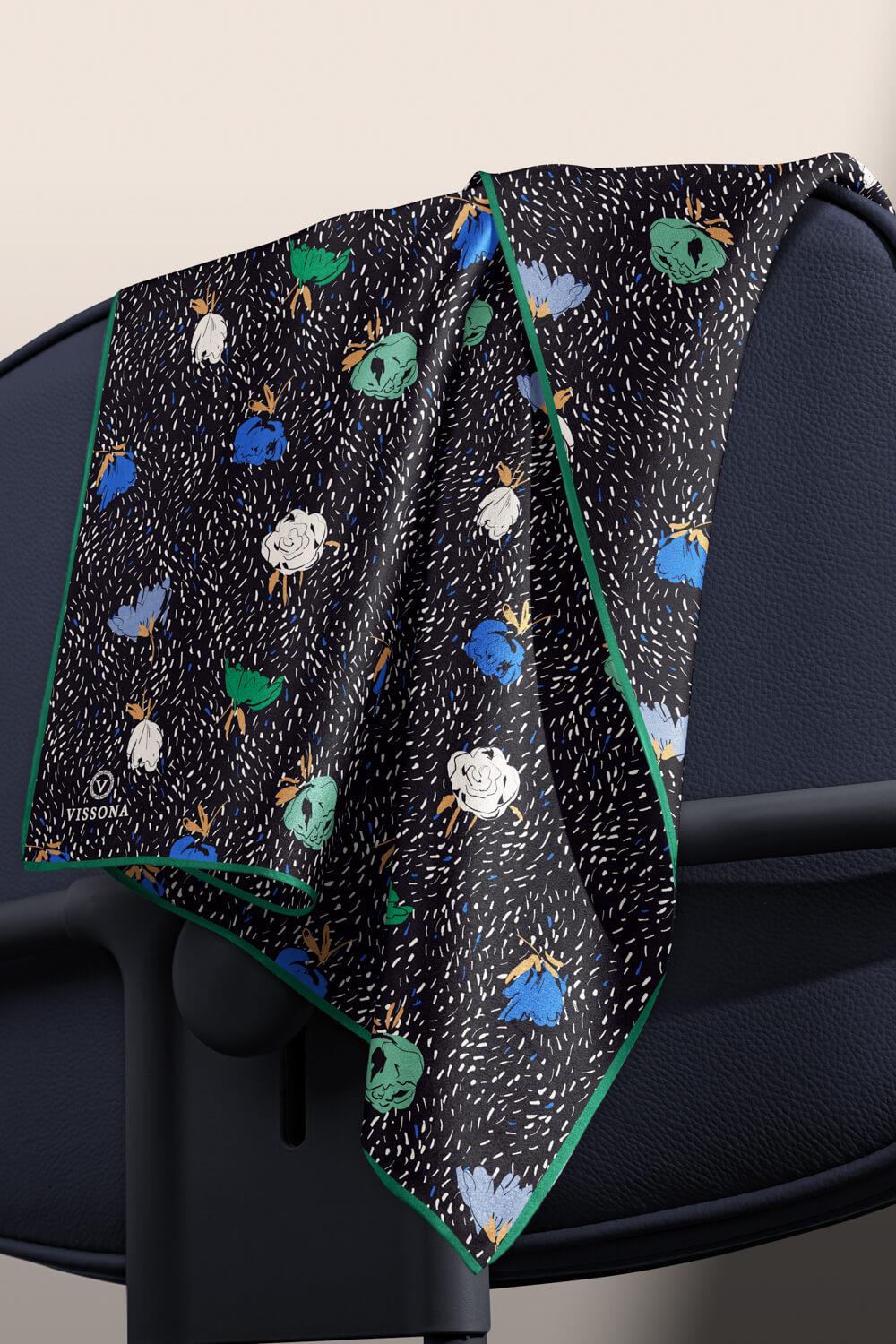%100 Twill İpek Çıtır Çiçek Desenli Zümrüt Yeşili - Saks Renkli 90x90 Eşarp Dikim Şekli : El Dikişi