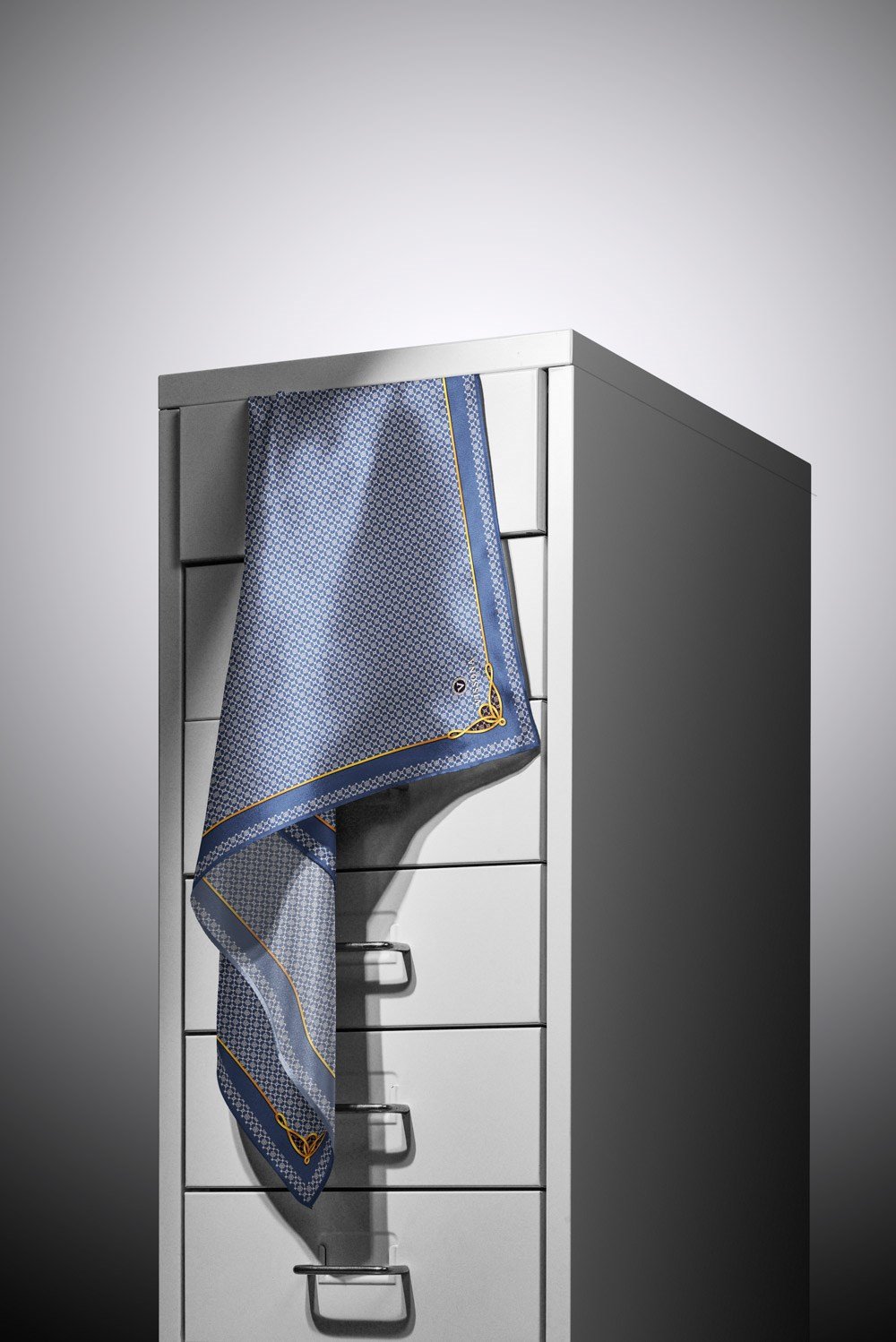 %100 Twill İpek Minik Motif Desenli İndigo - Krem Renkli 90x90 Eşarp Dikim Şekli : El Dikişi