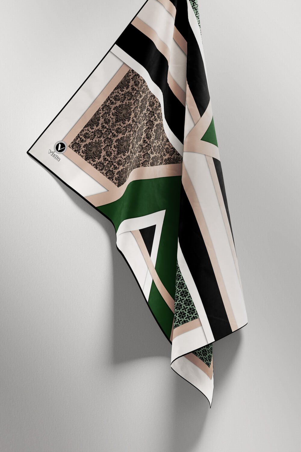 Twill Geometrik Barok Desenli Zümrüt Yeşili - Siyah Renkli 90x90 Eşarp (İpek İçermez) Kenar Dikiş Şekli El Dikişli