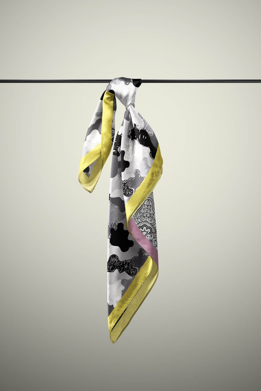 D98 Kadın Egzotik Desenli Bandana 50x50 Gri DG0255-22