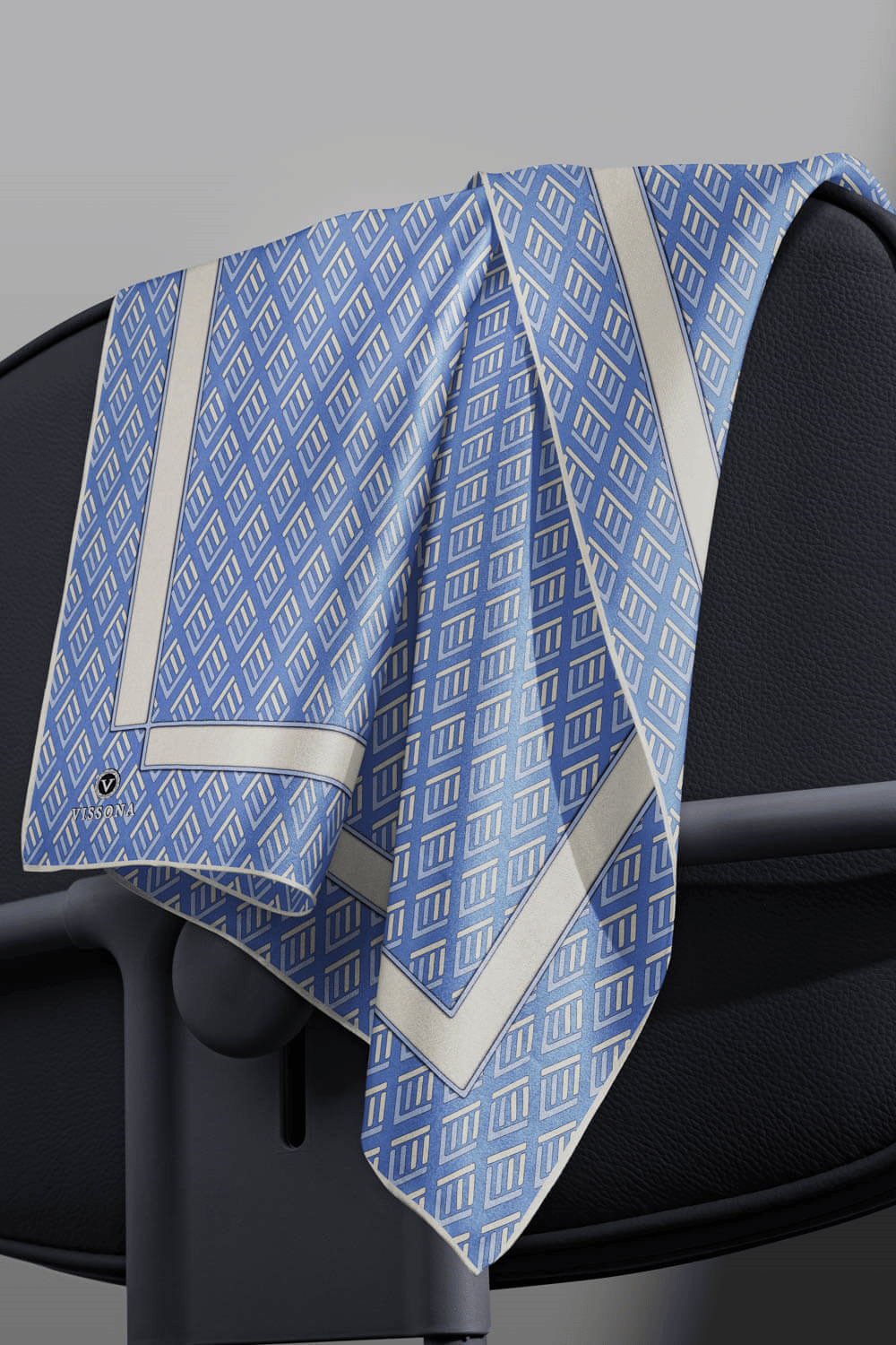 % 57 İPEK % 43 VİSKON Twill İpek Geometrik Desenli İndigo - Krem Renkli 90x90 Eşarp Dikim Şekli : El Dikişi