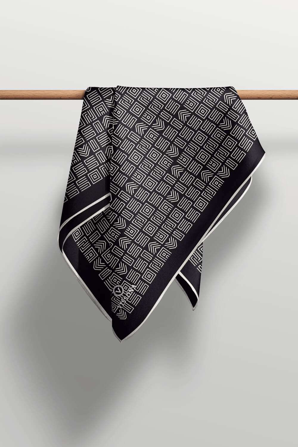 %57 İPEK % 43 VİSKON Twill İpek Etnik Motif Desenli Siyah - Krem Renkli 90x90 Dikim Şekli : El Dikişi Eşarp
