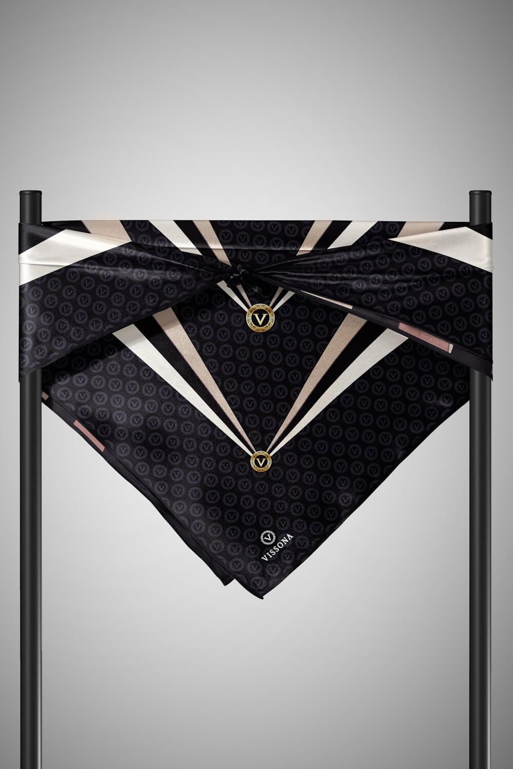 %100 Twill İpek Monogram Ve Geometrik Desenli Siyah - Krem Renkli 90x90 Eşarp Dikim Şekli : El Dikişi