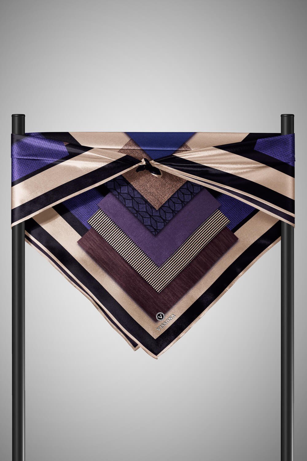 %100 Twill İpek Geometrik Desenli Mor - Siyah Renkli 90x90 Eşarp Dikim Şekli : El Dikişi