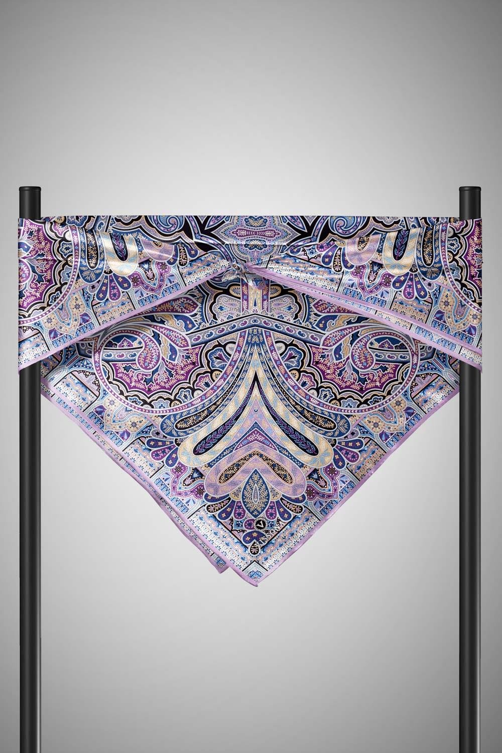 100% Twill İpek Etnik Desenli Lila Renkli 90x90 Dikim Şekli : El Dikişi Eşarp