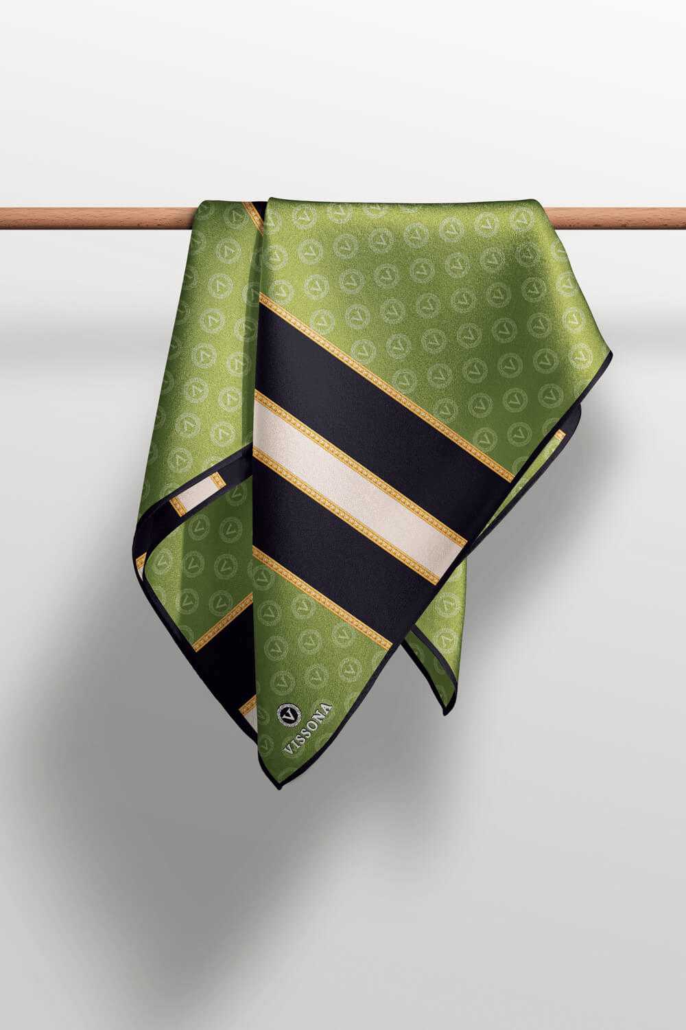 %100 Twill İpek Monogramlı Ve Barok Desenli Haki - Siyah Renkli 90x90 Eşarp Dikim Şekli : El Dikişi
