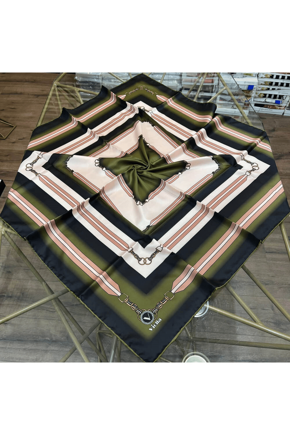 Twill Kemer Desenli Haki Renkli 90x90 Eşarp (İpek İçermez) Dikim Şekli : El Dikişi