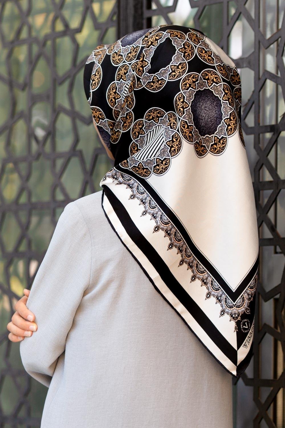 %100 Twill Türk Motifi  Desenli Siyah - Krem Renkli 90x90 Eşarp Dikim Şekli: El Dikişi